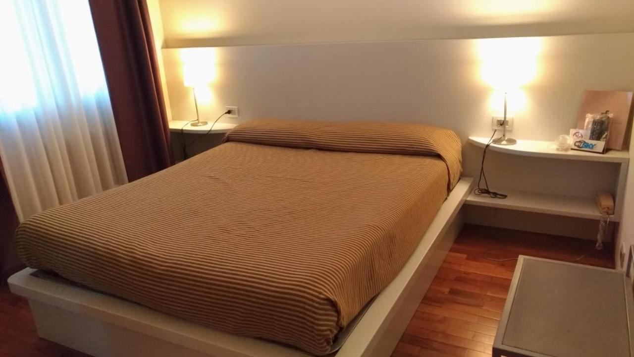 Hotel San Francesco Borgomanero Bagian luar foto