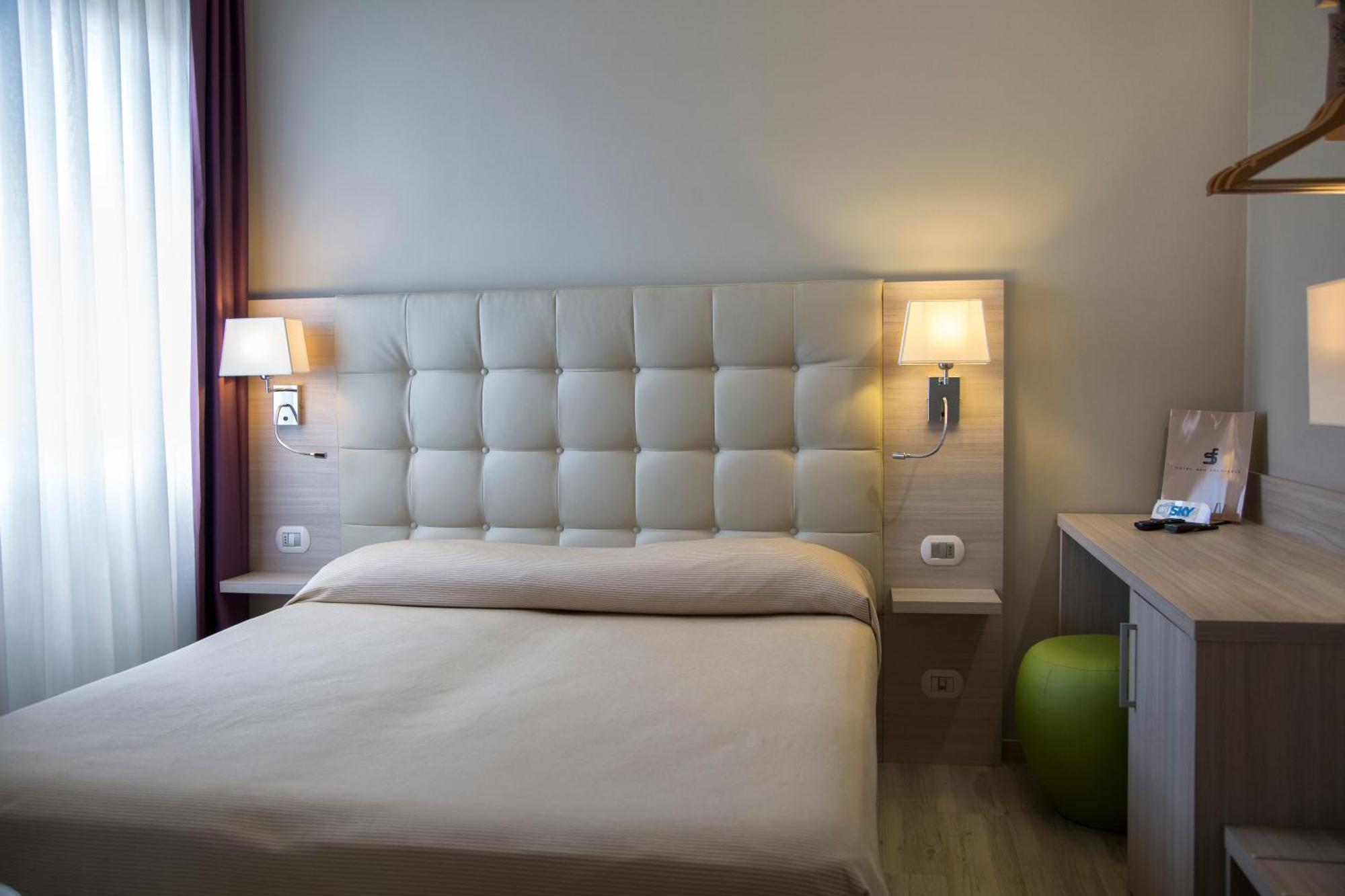 Hotel San Francesco Borgomanero Bagian luar foto