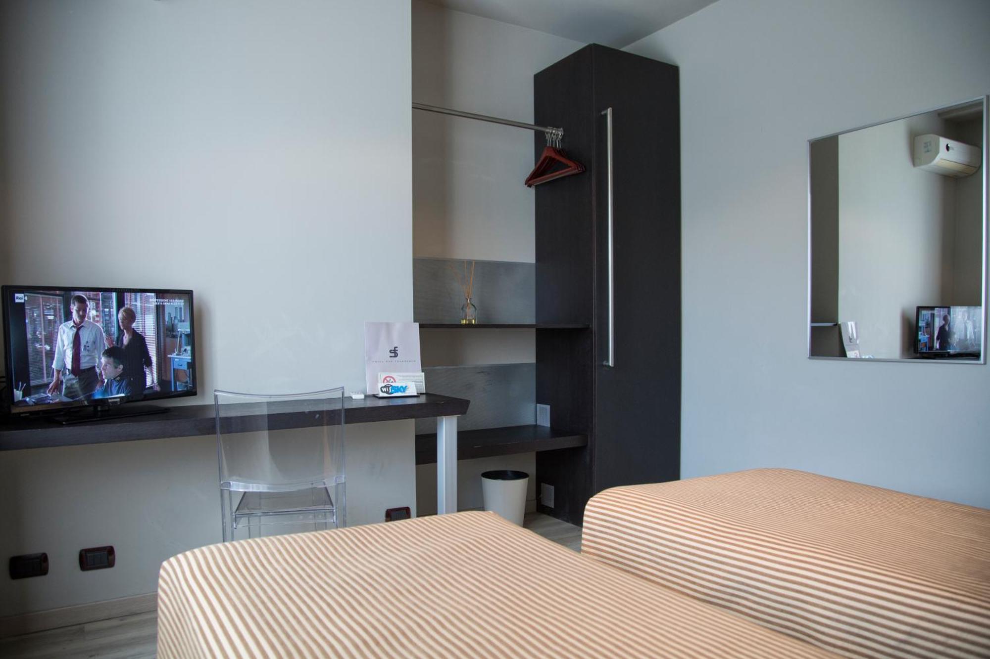 Hotel San Francesco Borgomanero Bagian luar foto