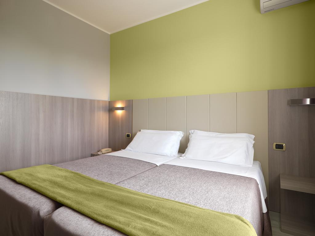 Hotel San Francesco Borgomanero Bagian luar foto