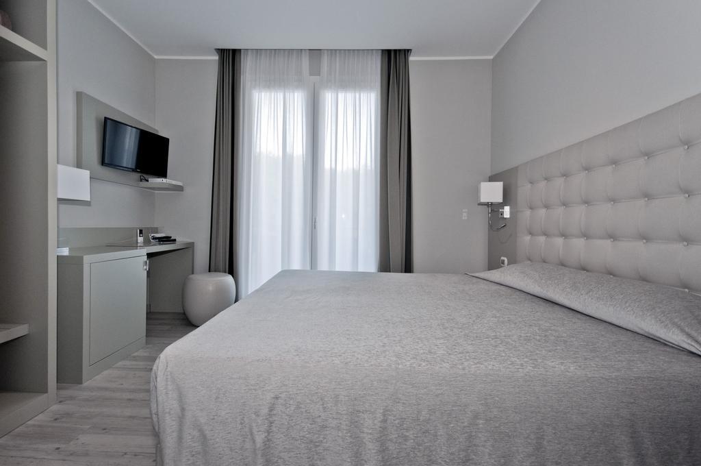 Hotel San Francesco Borgomanero Bagian luar foto