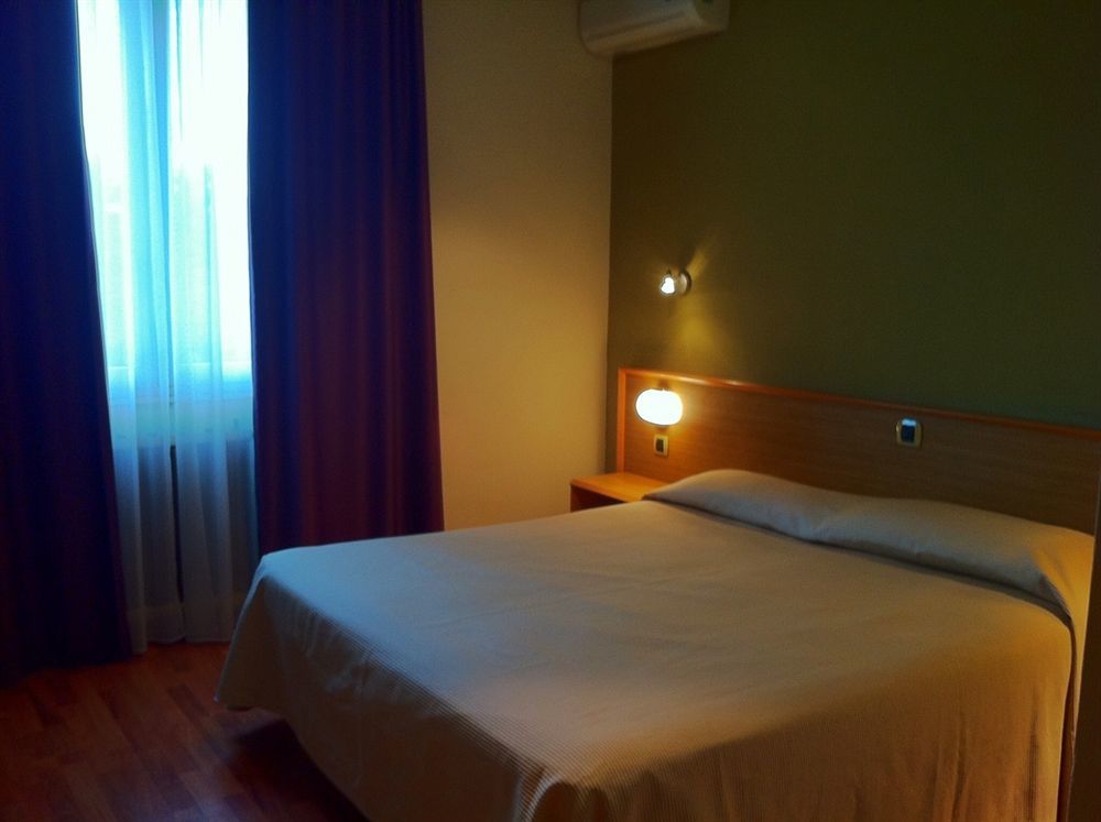 Hotel San Francesco Borgomanero Bagian luar foto